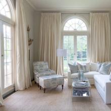 Window in the living room: how to properly design and decorate window openings in the design of the living room (45 photos)