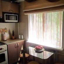Thread curtains in the kitchen interior: photos, pros and cons, care features